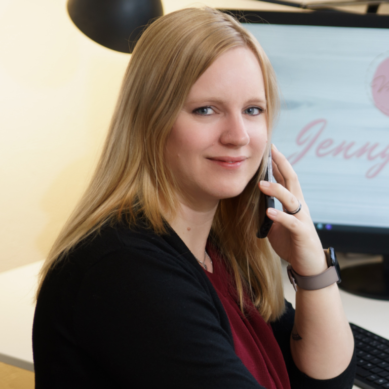 Ich erstelle seit 6 Jahren Websites – mit Fokus auf einfache Bedienung, klaren Strukturen und einem verständlichen Ablauf. Mir ist wichtig, dass die Zusammenarbeit unkompliziert ist und Sie jederzeit wissen, wo wir im Prozess stehen.